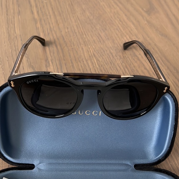 Black Gucci sunglasses - Picture 3 of 3